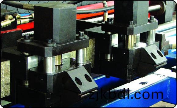 數(shu)控(kong)液壓(ya)衝孔(kong)機(ji)（快速(su)型(xing)闆(ban)材衝(chong)孔(kong)機(ji)）