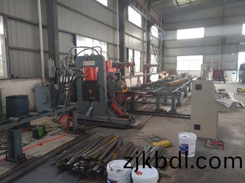 YCDX係(xi)列(lie)槽鋼(gang)帶(dai)鋼(gang)多(duo)功能(neng)衝剪(jian)機