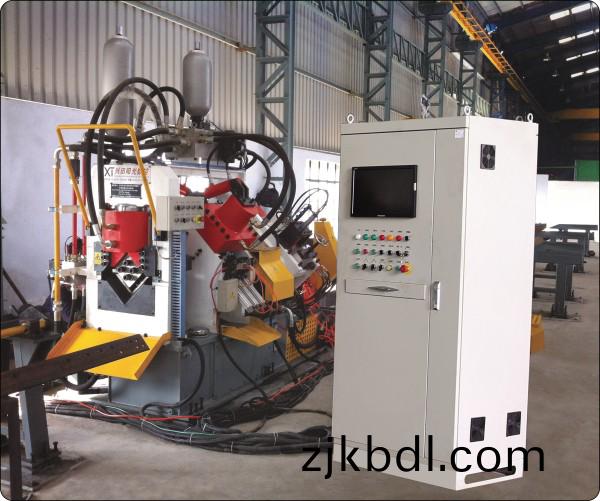 新型(xing)高速(su)數(shu)控角鋼衝孔打字(zi)剪切生(sheng)産線(xian)